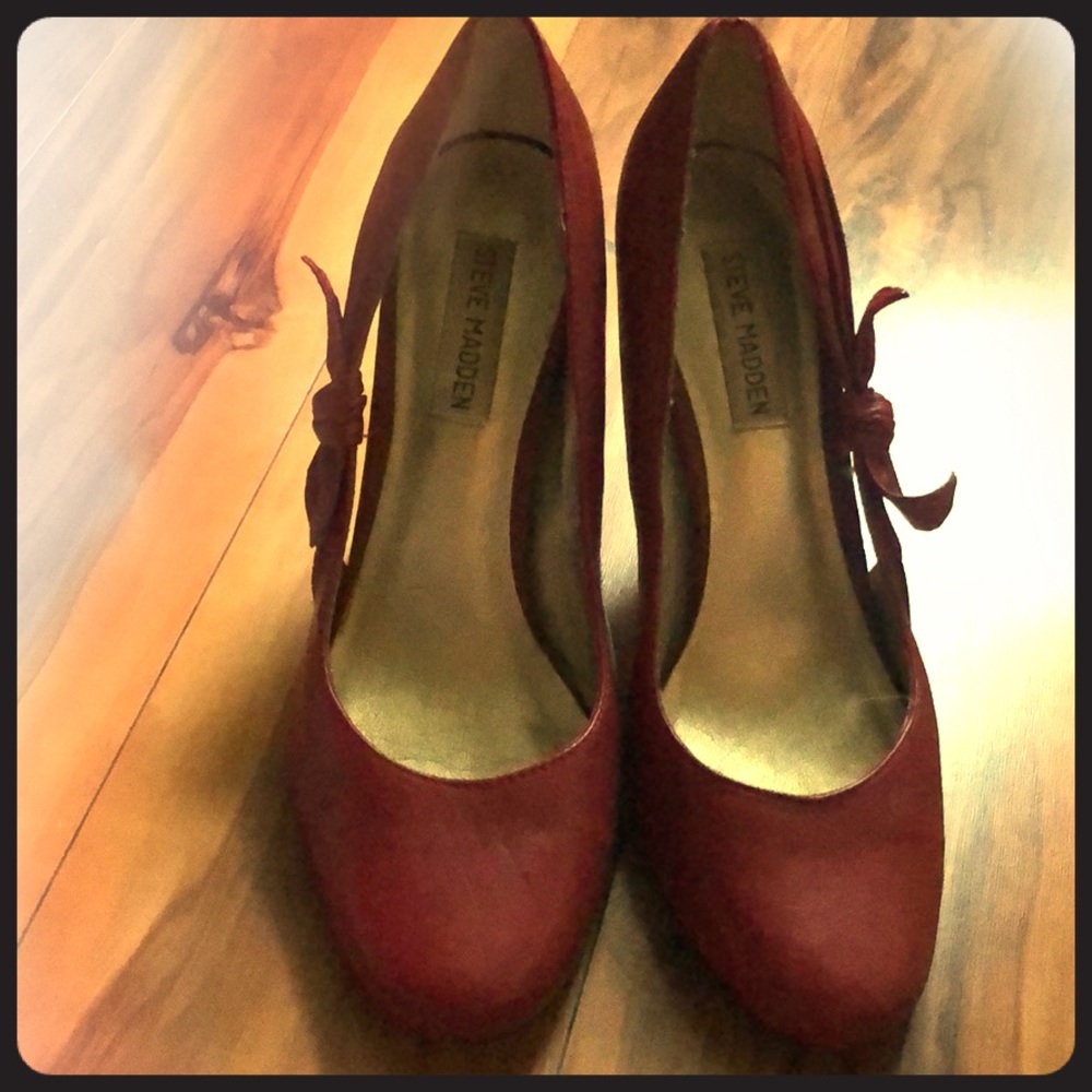 STEVE MADDEN RED SIDE BOW HIGH HEELS
